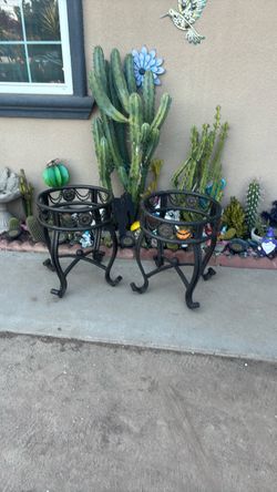 USED HEAVY METAL TABLE FIXTURE