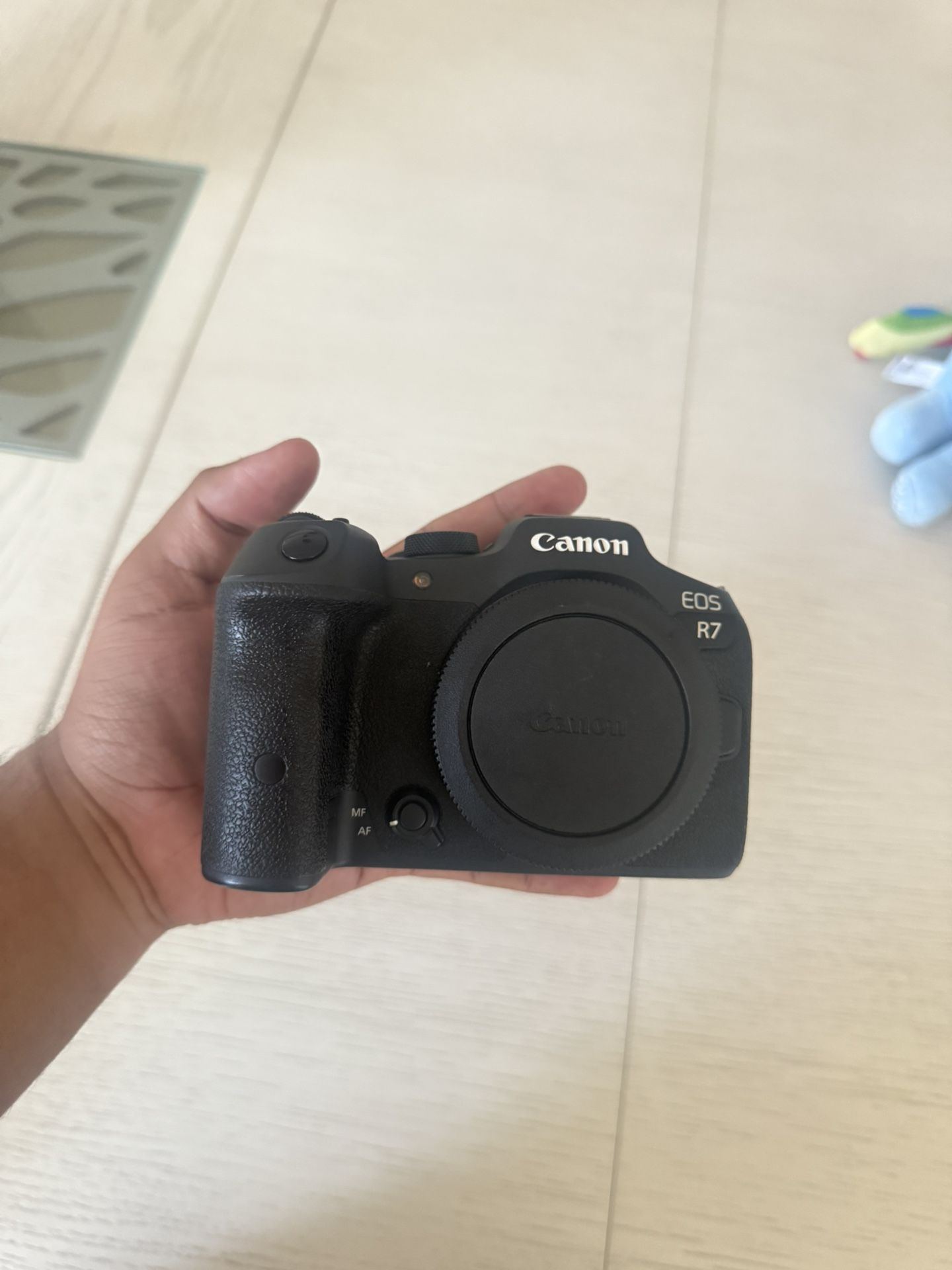 Canon R7