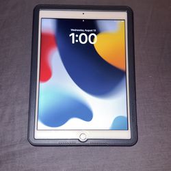 iPad 6th Gen 32gb Rosegold W/ Pristine Otterbox Case