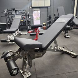 🔻 HEAVY DUTY COMMERCIAL GRADE SUPER SOLID ADJUSTABLE BENCH THAT CAN INCLINE, DECLINE, FLAT AND MILITARY PRESS WITH WHEELS AND LEG PADS ( BRAND NEW