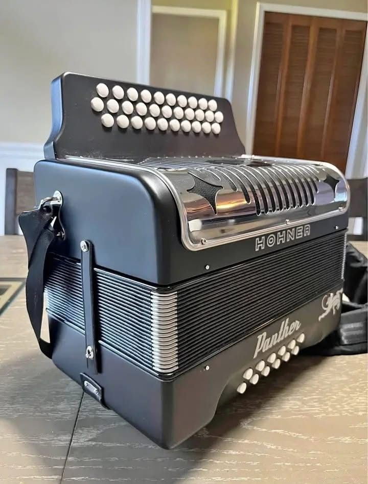 .Hohner Panther-Accordion