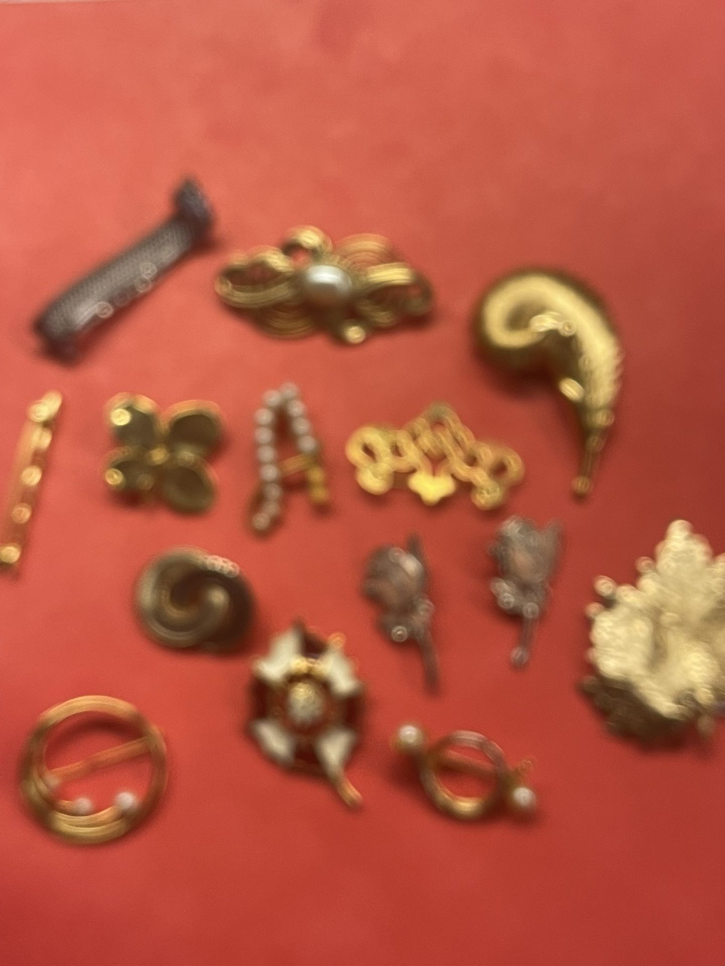 Brooch Lot
