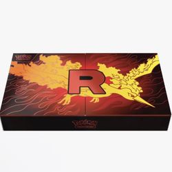 Pokemon Team Rocket’s Moltres ex Ultra-Premium Collection