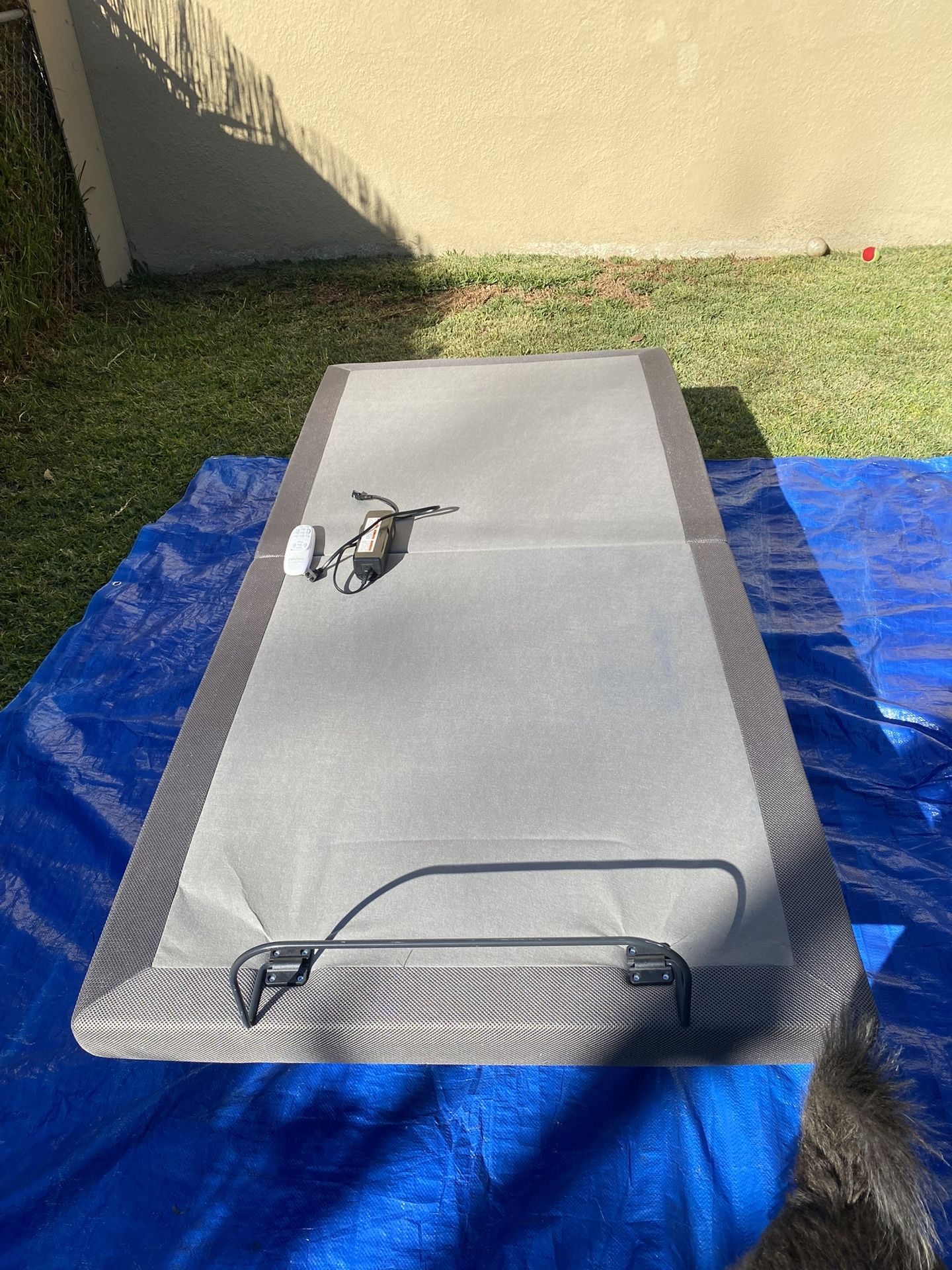 Reba Ajustable Bed Frame