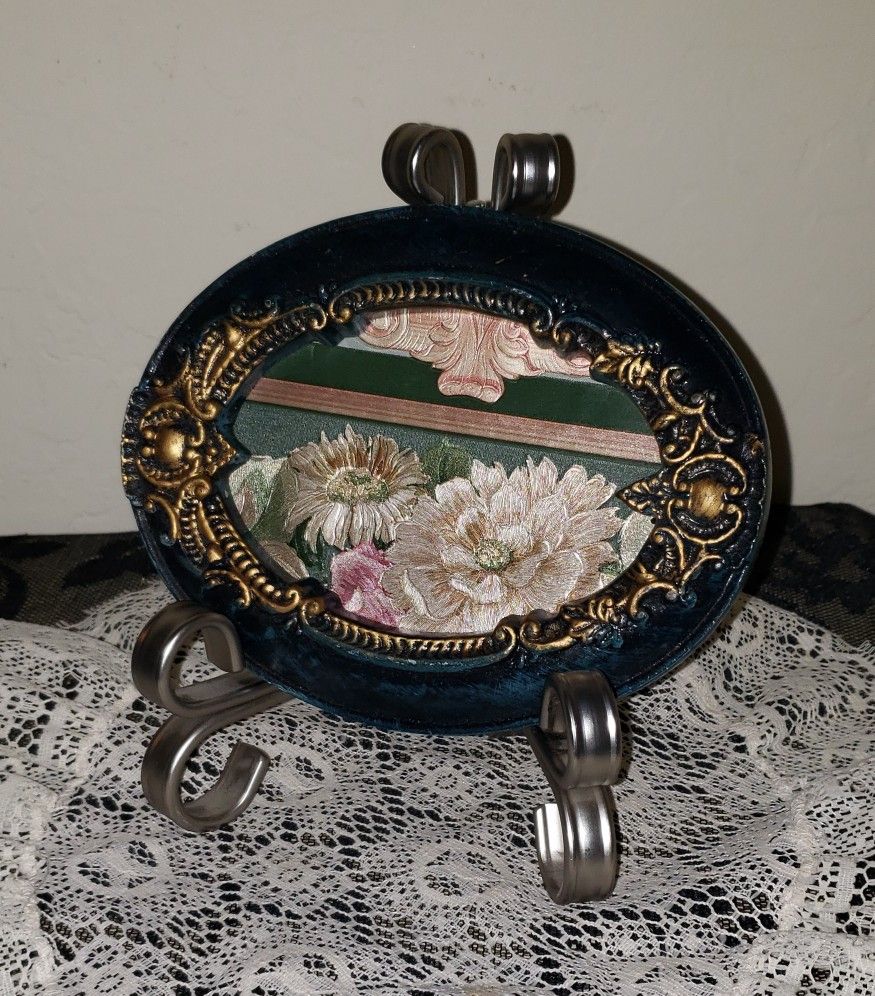 VINTAGE ORNATE VICTORIAN GOLD FILIGREE DARK GREEN FRAME FLORAL FLOWER ROSE BOUQUET PICTURE TABLE ART DECOR