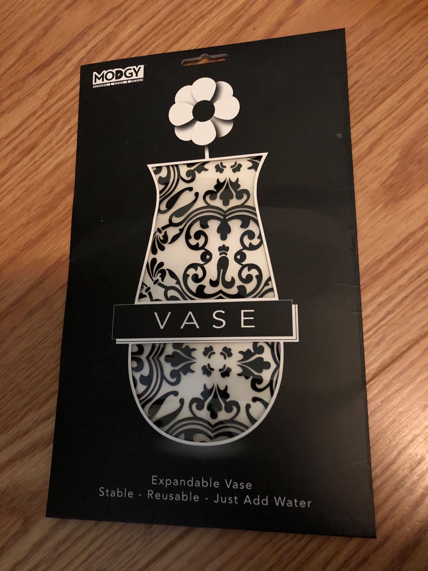 New expandable black clear flower vase