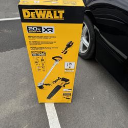 DeWalt 20v Brushless weed whipper leaf blower combination with batteries and charger