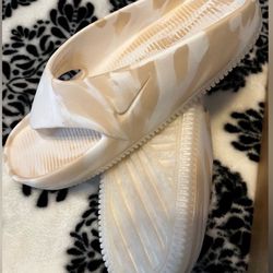Nike Calm SE Women's Flip Flops Thong Sandals Phantom Off White Size 8 NWT RARE