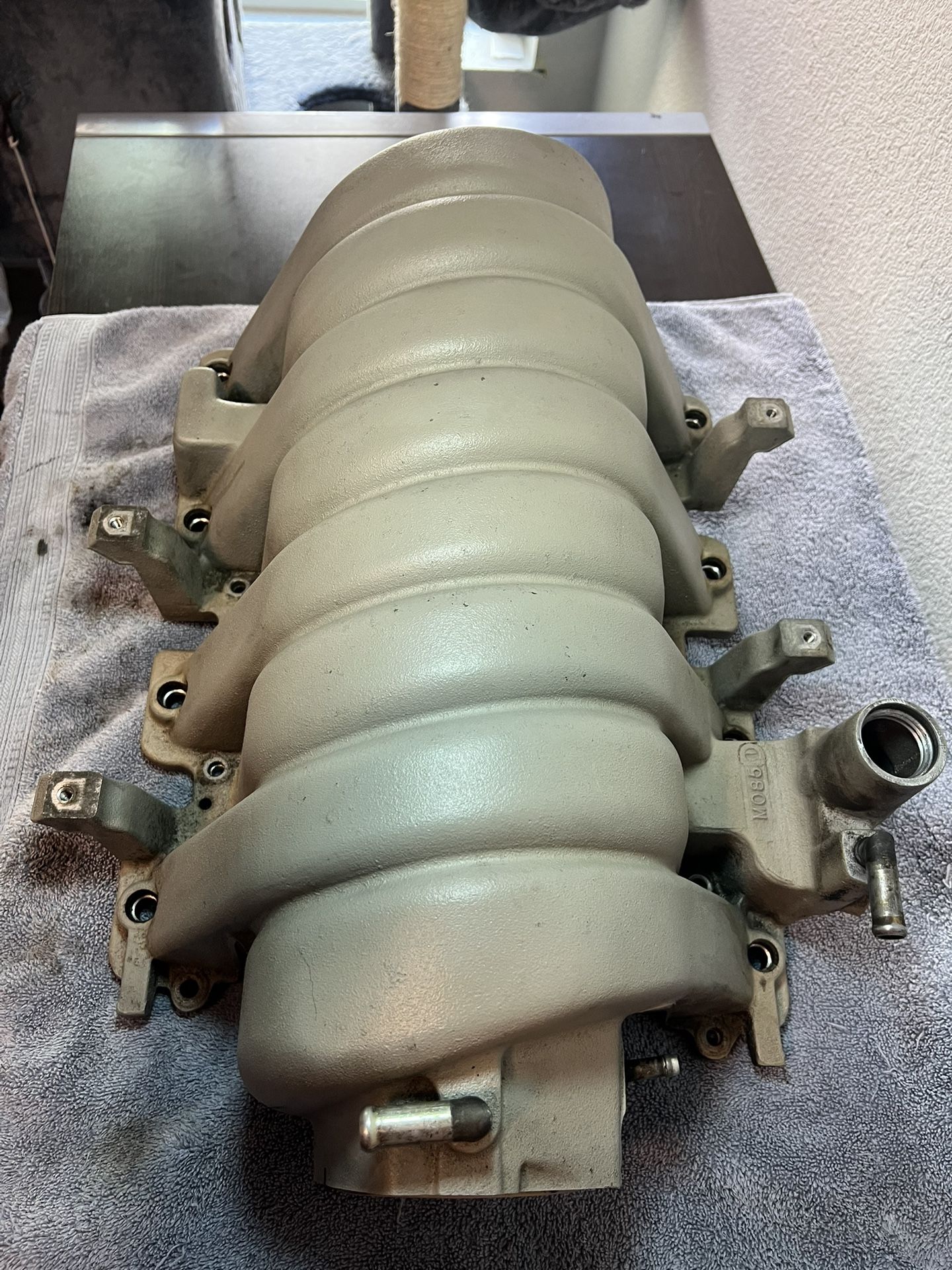 6.1 Hemi Intake Manifold