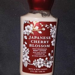 8oz Bath And Body Works Daily Nourishing Moisterizer