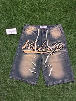 VALLEY DREAMS SHORTS SIZE 30 ✅