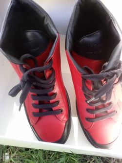 MOSCHINO RED BLACK SIZE 8 WOMENS