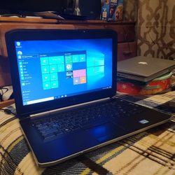 Excelente Laptop Marca Dell De 14 Pulgadas Procesador Intel Core i3 Windows 10 Con Programas 