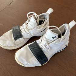 Nike Basketball Sneaker