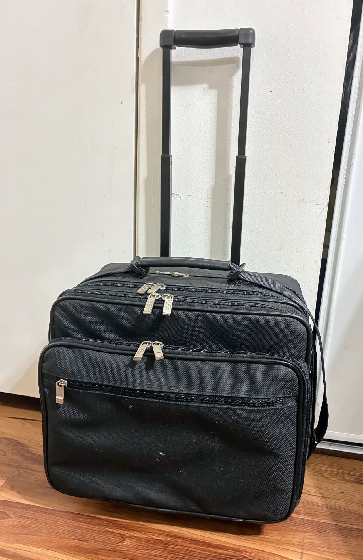 USL laptop carryon w/ wheels padded business/ travel excellent condition