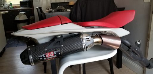 Yamaha r1 rear tail plastics with integrated tail lights, seats and exhaust is sold