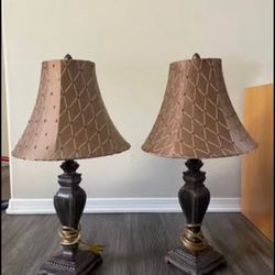2 table lamps