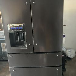 WHIRLPOOL FRENCH DOOR REFRIGERATOR 
DELIVERY AVAILABLE FOR SMALL FEE 