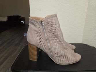 Solely black heels