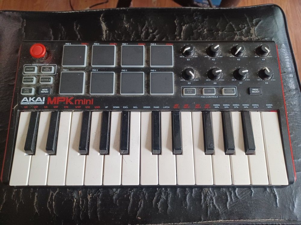 AKAI MPK MIDI CONTROLLER KEYBOARD $80 FINAL PRICE SAME DAY SHIPPING