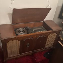 vintage Magnavox Astro-Sonic stereo console