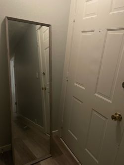 Standing mirror