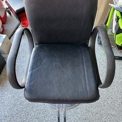 Stylist /Haircut Chair Great Condition 