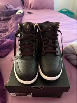 Air Jordan 1 Mid GS Black Metallic Gold White 6Y