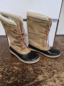 Woman's snow shoes 10