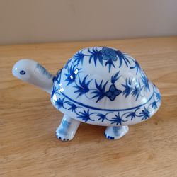 Vintage White & Blue Fine Ceramic Turtle Jewelry Box 