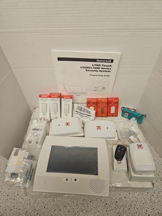 HONEYWELL LYNX TOUCH L7000 SERIES LYNXTOUCH3 W/Accessories New Open Box
What's include:
Honeywell security system Lynx touch L7000 series
Model LYN
