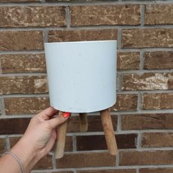 White Pot Stand For Plant