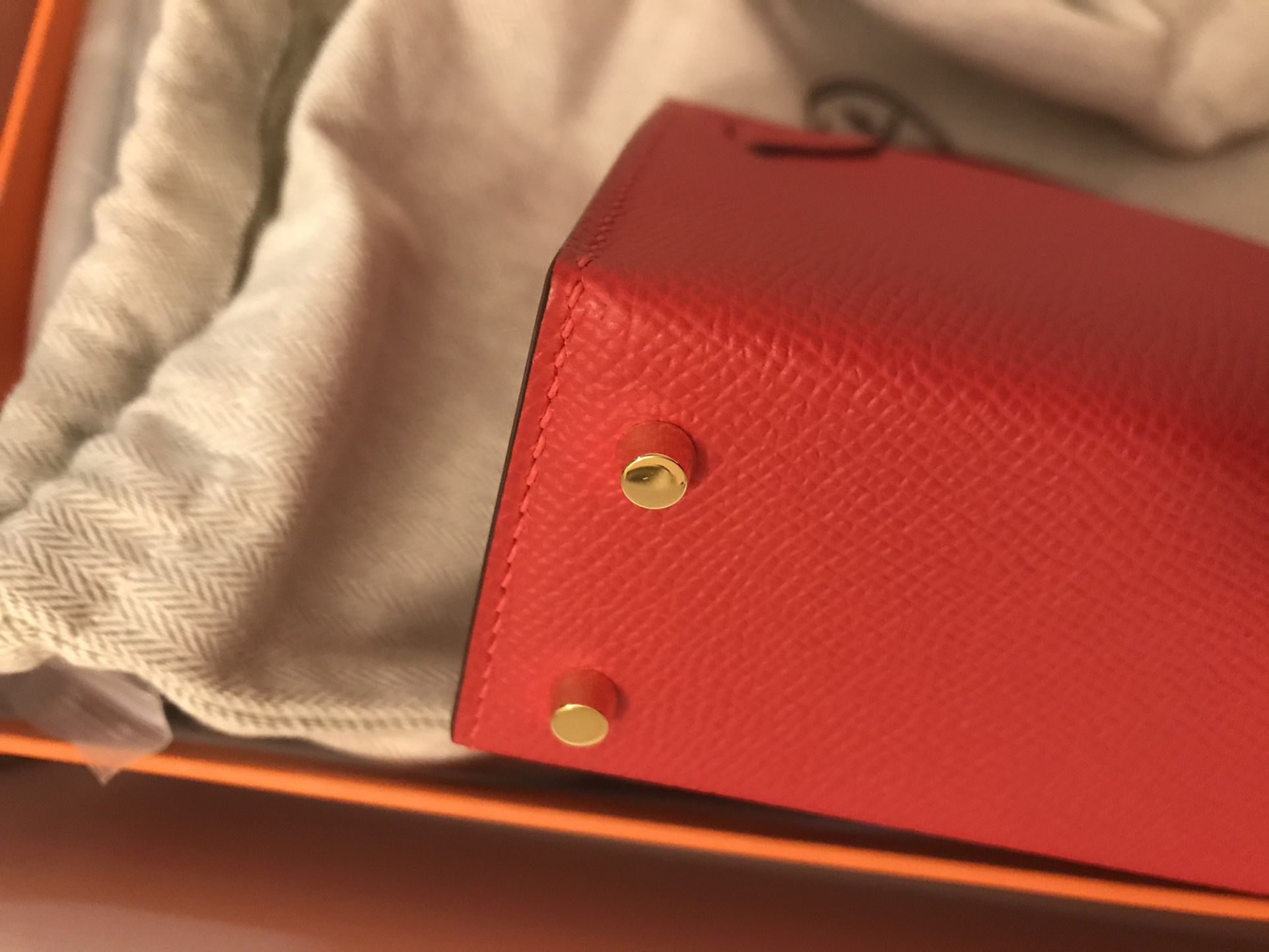 Hermès Kelly Mini Veau Epsom Rogue Red Size 18 for Sale in Anaheim