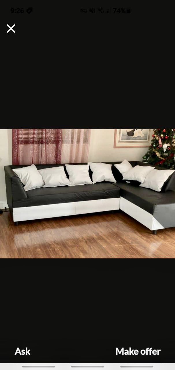 FUNiTURE -NEW SECTIONAL  BLACK AND WHITE BRAND New 