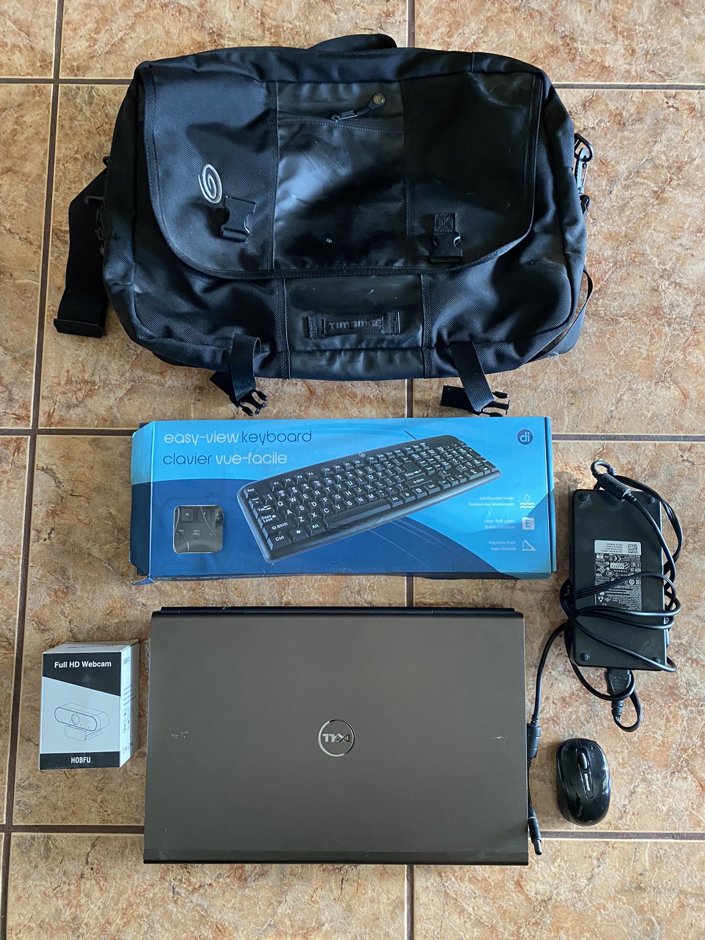 Dell M6800 32GB W/ timbuk2 Bag, Webcam + extras 