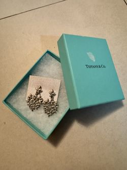Tiffany & Co Paloma Picasso Olive Leaf drop Earrings