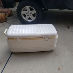 Igloo 150 Quart Cooler.