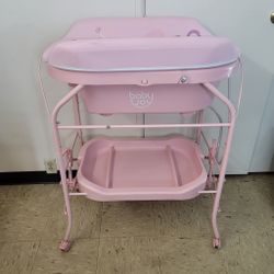 Changing table / Bath Tub