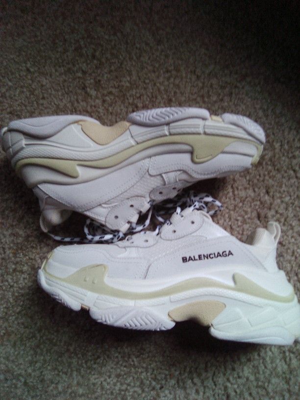 Balenciaga Kids Size 36 (5.5-6) Worn Once for Prom