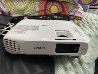 EPSON EX3220 HD HDMI projector Model H552A WITH Remote Case