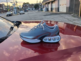 Brand New And Original Women Nike Air Max's DN Sneakers Sizes 7