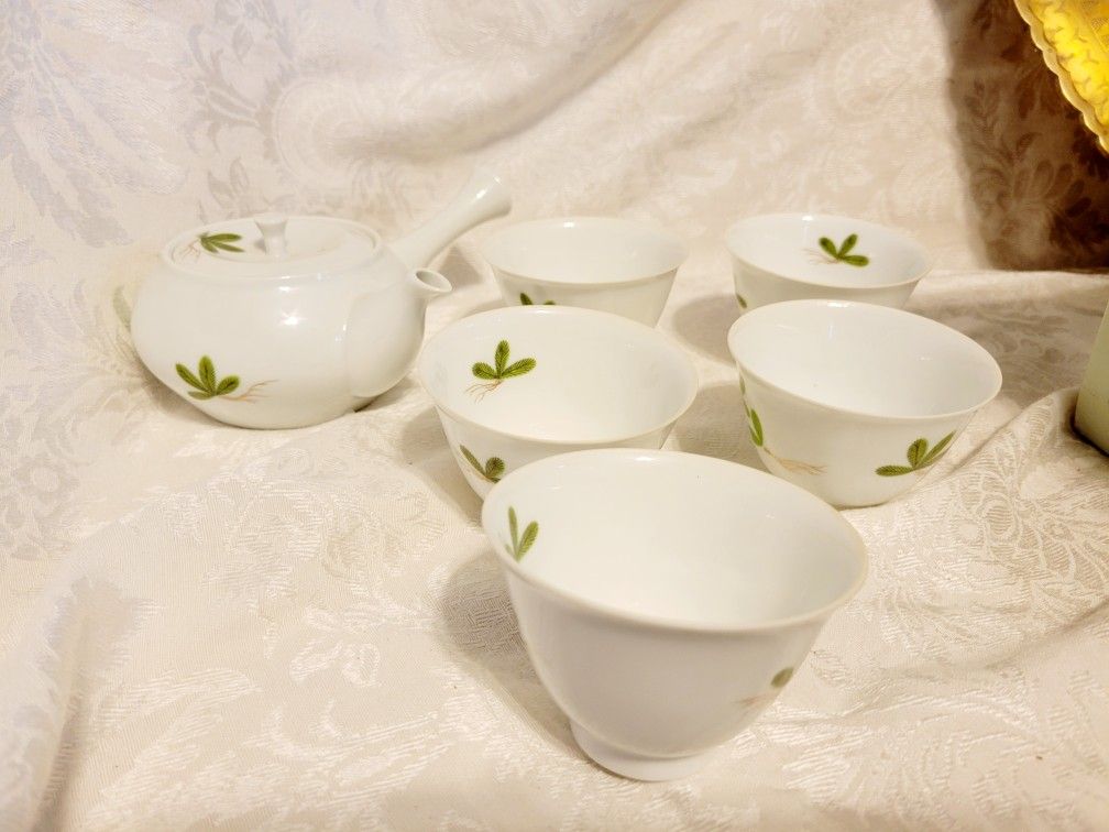 Vintage Japanese Tea Pot And 5 Tea Cups