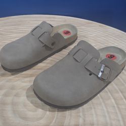 CUSHIONAIRE Hana Womens Clogs ~ Comfortable Slip-On Clogs with Arch Support and Cork Suede Footbed SIZE 6M