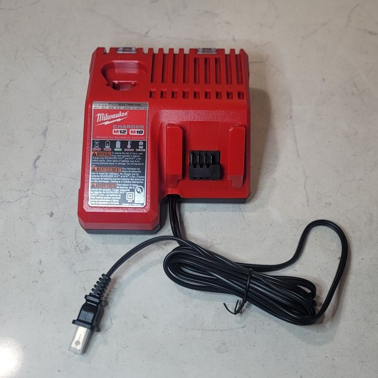 Milwaukee
M12 and M18 12-Volt/18-Volt Lithium-Ion Multi-Voltage Battery Charger