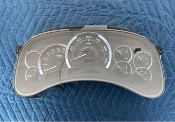 03-06 GM Escalade Gauge Cluster