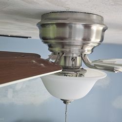Ceiling Fan 36in.  With Light Bulbs