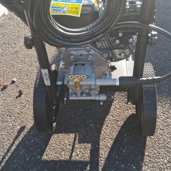 Brand New Never Used Simpson 3100psi  Megashot Presure Washer