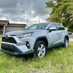TOYOTA RAV4 XLE SILVER 