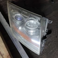 07 Cadillac CTS Headlight An Other Parts 