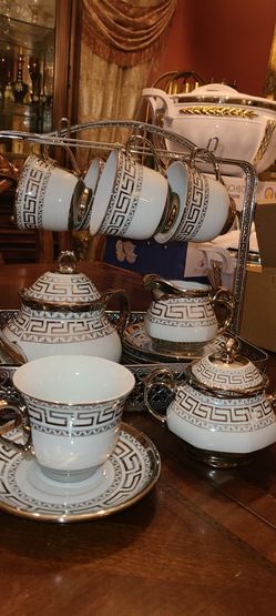 Beautiful in Silver Tone 17 Pieces Tea / Coffee Set 